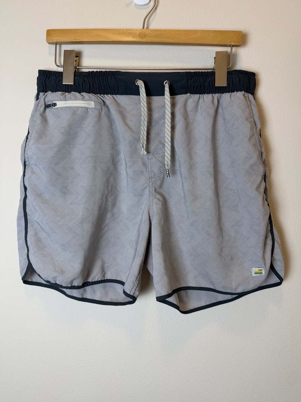 Vuori Banks Athletic Shorts Style V366 Gray Herringbone Size XL